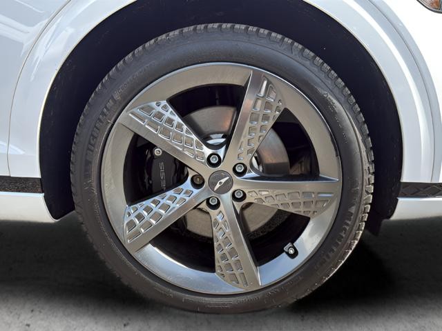 Genesis GV70 Vehicle Full-screen Gallery Image 25