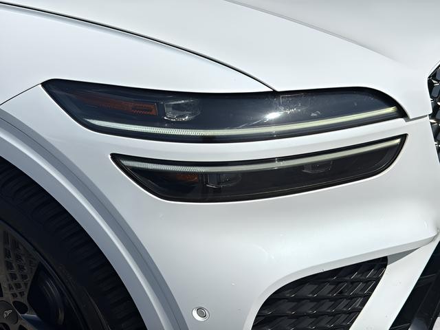 Genesis GV70 Vehicle Full-screen Gallery Image 26