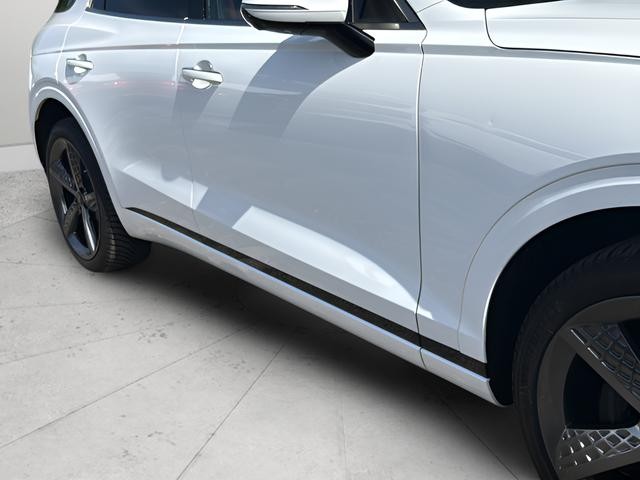 Genesis GV70 Vehicle Full-screen Gallery Image 27