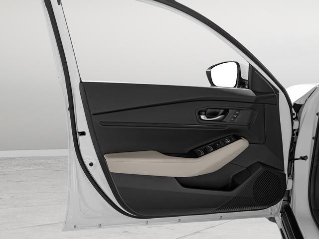 Honda Accord Hybrid Vehicle Full-screen Gallery Image 12