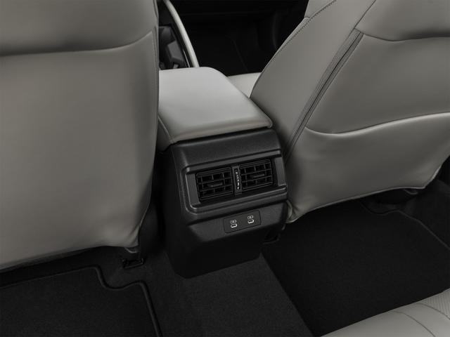 Honda Accord Hybrid Vehicle Full-screen Gallery Image 31