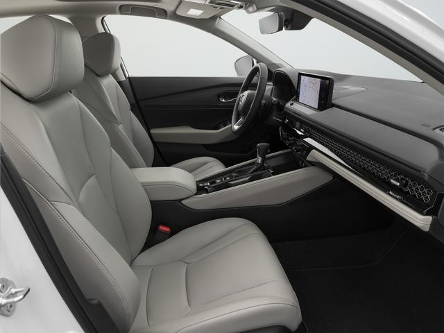 Honda Accord Hybrid Vehicle Full-screen Gallery Image 33