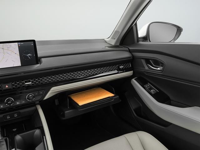 Honda Accord Hybrid Vehicle Full-screen Gallery Image 40