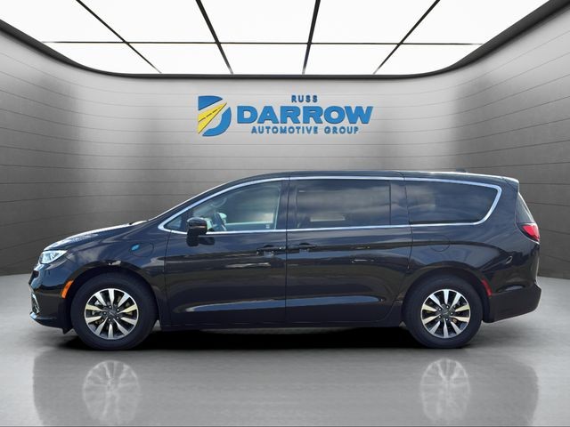 Chrysler Pacifica Vehicle Full-screen Gallery Image 02