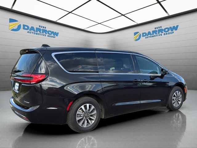 Chrysler Pacifica Vehicle Full-screen Gallery Image 05