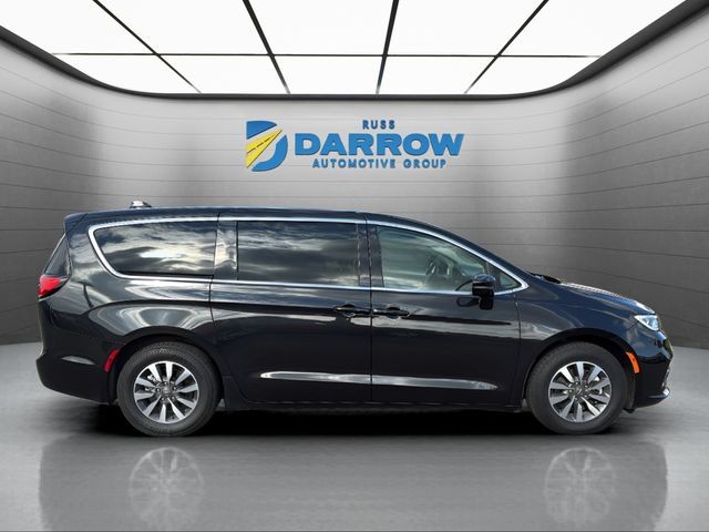 Chrysler Pacifica Vehicle Full-screen Gallery Image 06