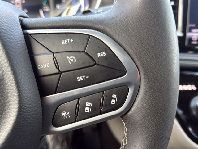 Chrysler Pacifica Vehicle Full-screen Gallery Image 23