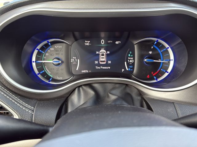 Chrysler Pacifica Vehicle Full-screen Gallery Image 24