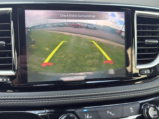 Chrysler Pacifica Vehicle Full-screen Gallery Image 26