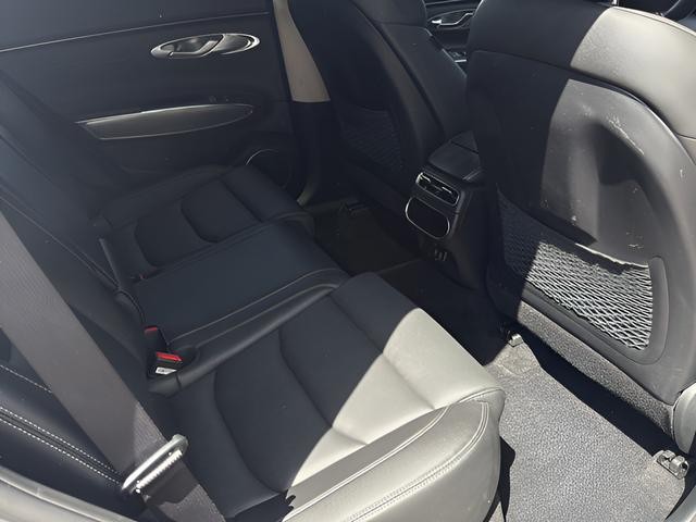 Genesis GV70 Vehicle Full-screen Gallery Image 11