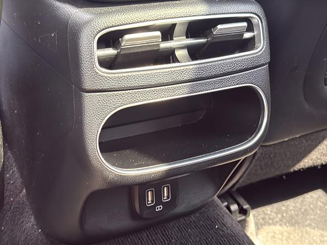 Genesis GV70 Vehicle Full-screen Gallery Image 14