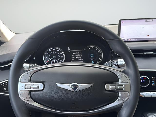 Genesis GV70 Vehicle Full-screen Gallery Image 20