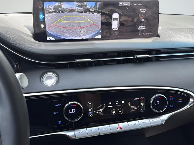 Genesis GV70 Vehicle Full-screen Gallery Image 22