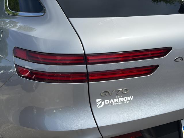 Genesis GV70 Vehicle Full-screen Gallery Image 28
