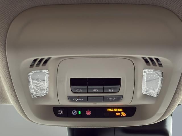 Buick Envision Vehicle Full-screen Gallery Image 36