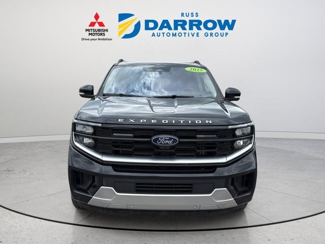 Ford Expedition Max Vehicle Full-screen Gallery Image 08