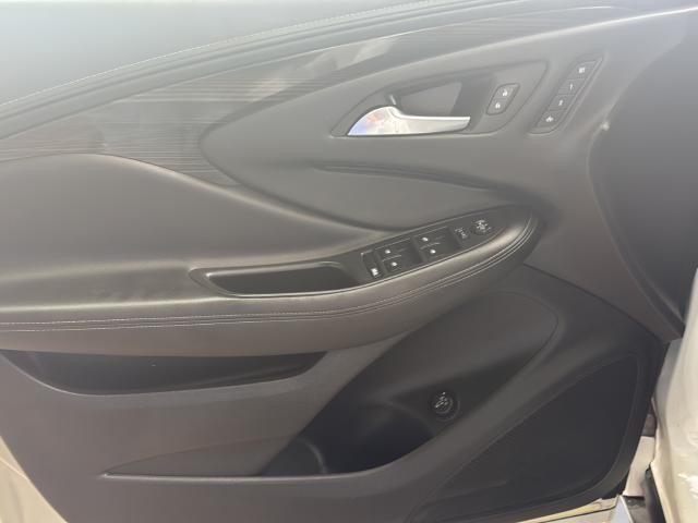 Buick Envision Vehicle Full-screen Gallery Image 24