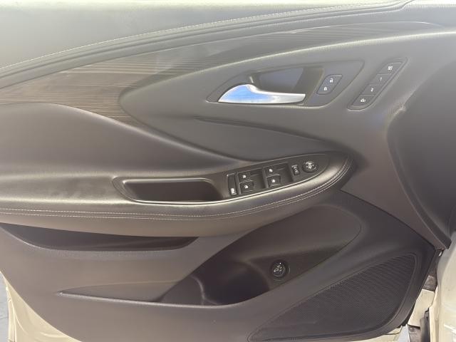Buick Envision Vehicle Full-screen Gallery Image 34