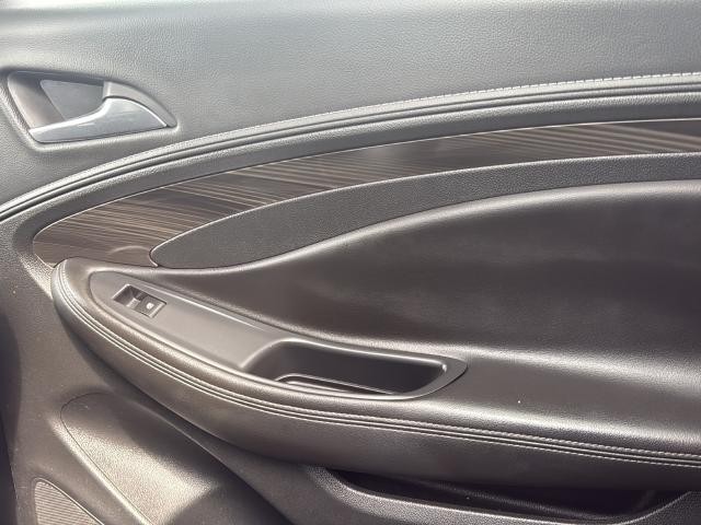 Buick Envision Vehicle Full-screen Gallery Image 43