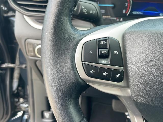 Ford Explorer Vehicle Full-screen Gallery Image 10
