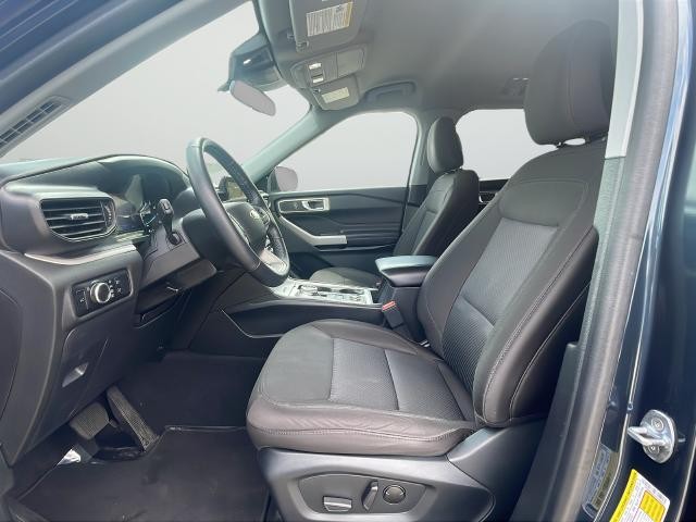 Ford Explorer Vehicle Full-screen Gallery Image 11