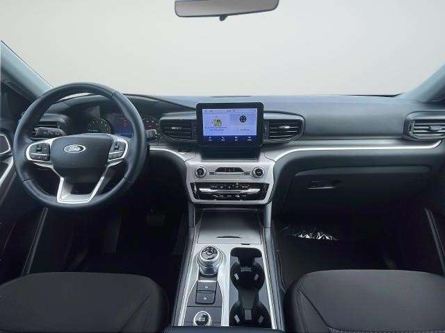 Ford Explorer Vehicle Full-screen Gallery Image 13