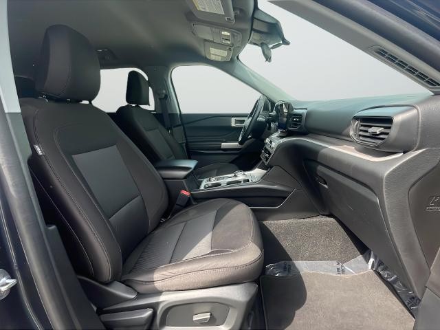 Ford Explorer Vehicle Full-screen Gallery Image 16