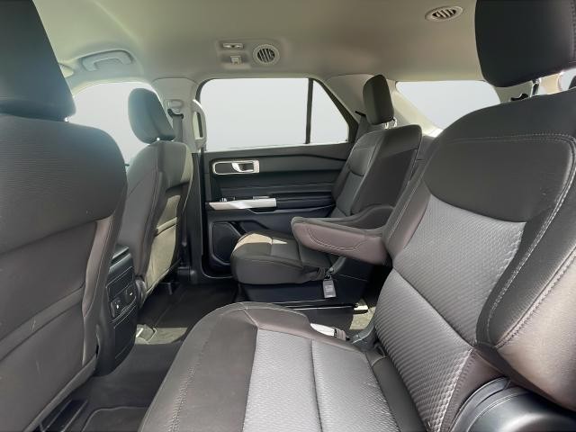 Ford Explorer Vehicle Full-screen Gallery Image 18