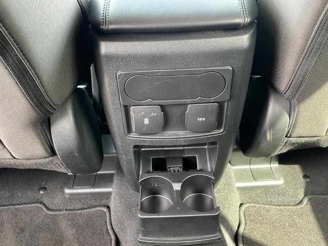 Ford Explorer Vehicle Full-screen Gallery Image 19