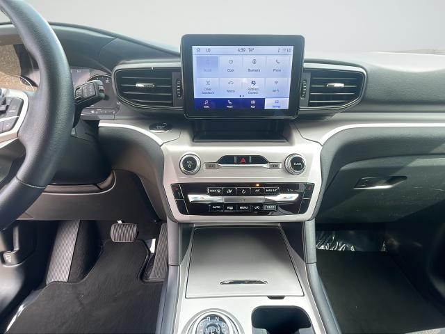 Ford Explorer Vehicle Full-screen Gallery Image 24