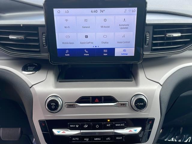 Ford Explorer Vehicle Full-screen Gallery Image 32
