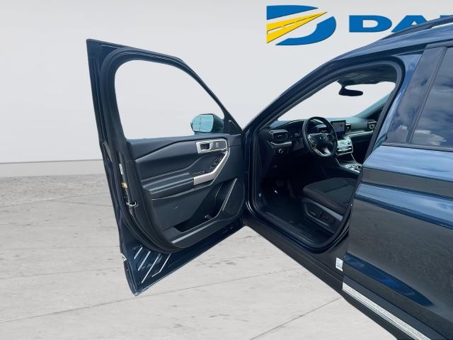 Ford Explorer Vehicle Full-screen Gallery Image 33