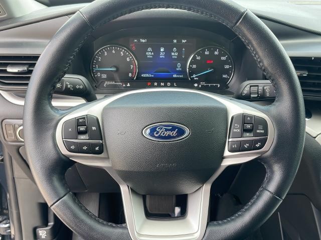 Ford Explorer Vehicle Full-screen Gallery Image 35