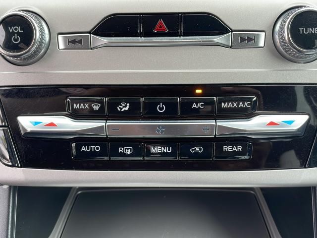 Ford Explorer Vehicle Full-screen Gallery Image 42