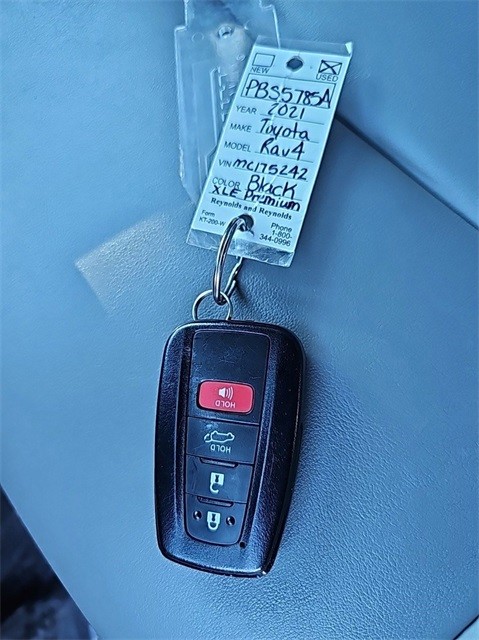 2021 Toyota RAV4 XLE Premium photo