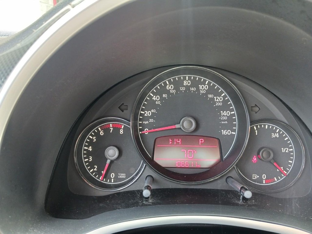 Volkswagen Beetle Vehicle Full-screen Gallery Image 04