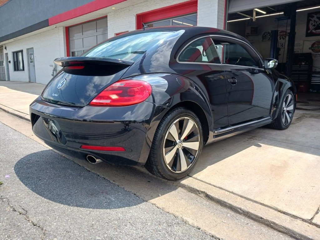 Volkswagen Beetle Vehicle Full-screen Gallery Image 05