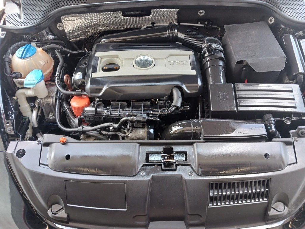 Volkswagen Beetle Vehicle Full-screen Gallery Image 06