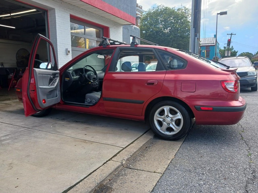 Hyundai Elantra Vehicle Full-screen Gallery Image 02