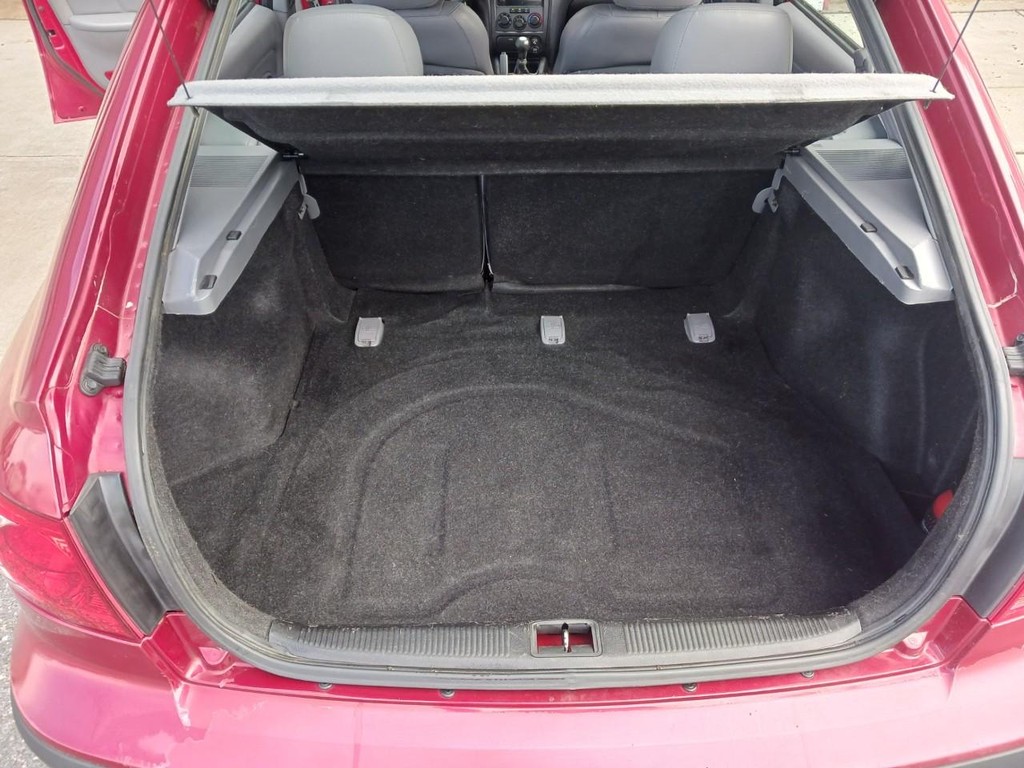 Hyundai Elantra Vehicle Full-screen Gallery Image 05