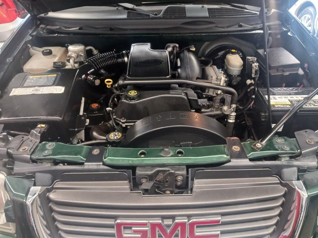 GMC Envoy Vehicle Full-screen Gallery Image 06