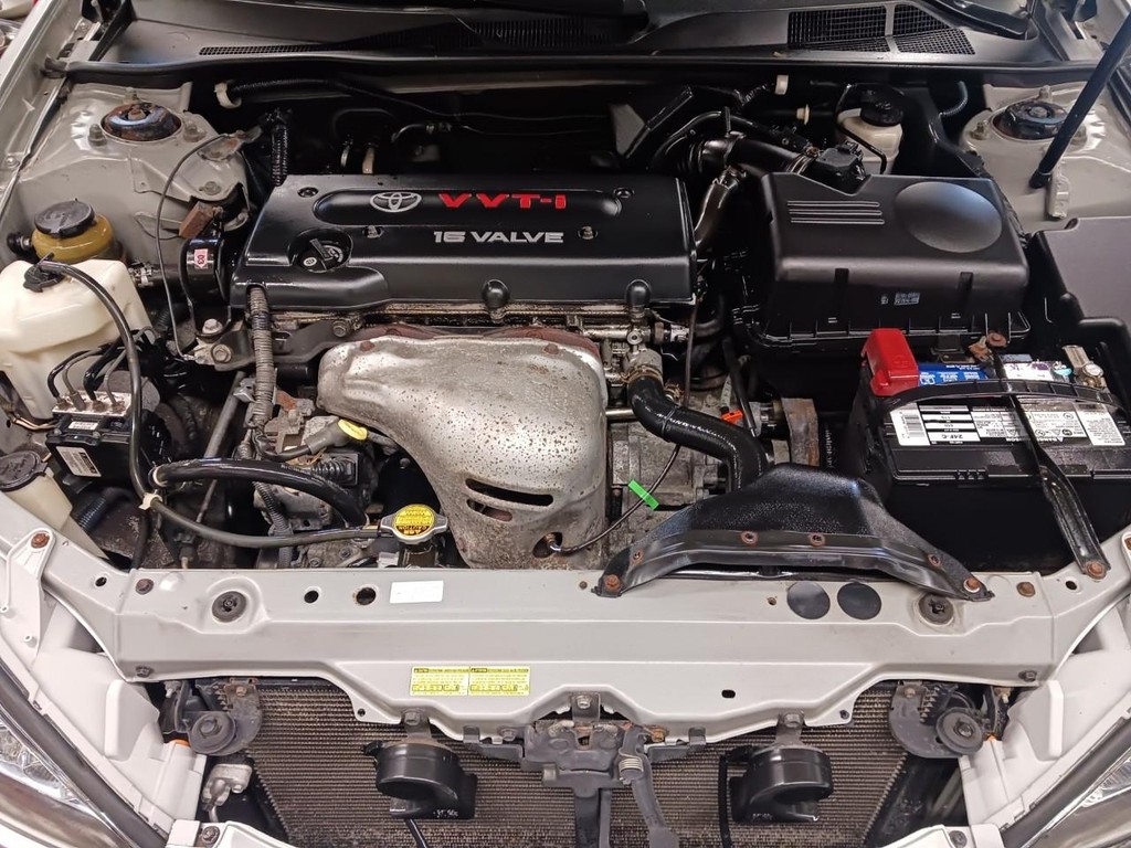 Toyota Camry Vehicle Full-screen Gallery Image 09