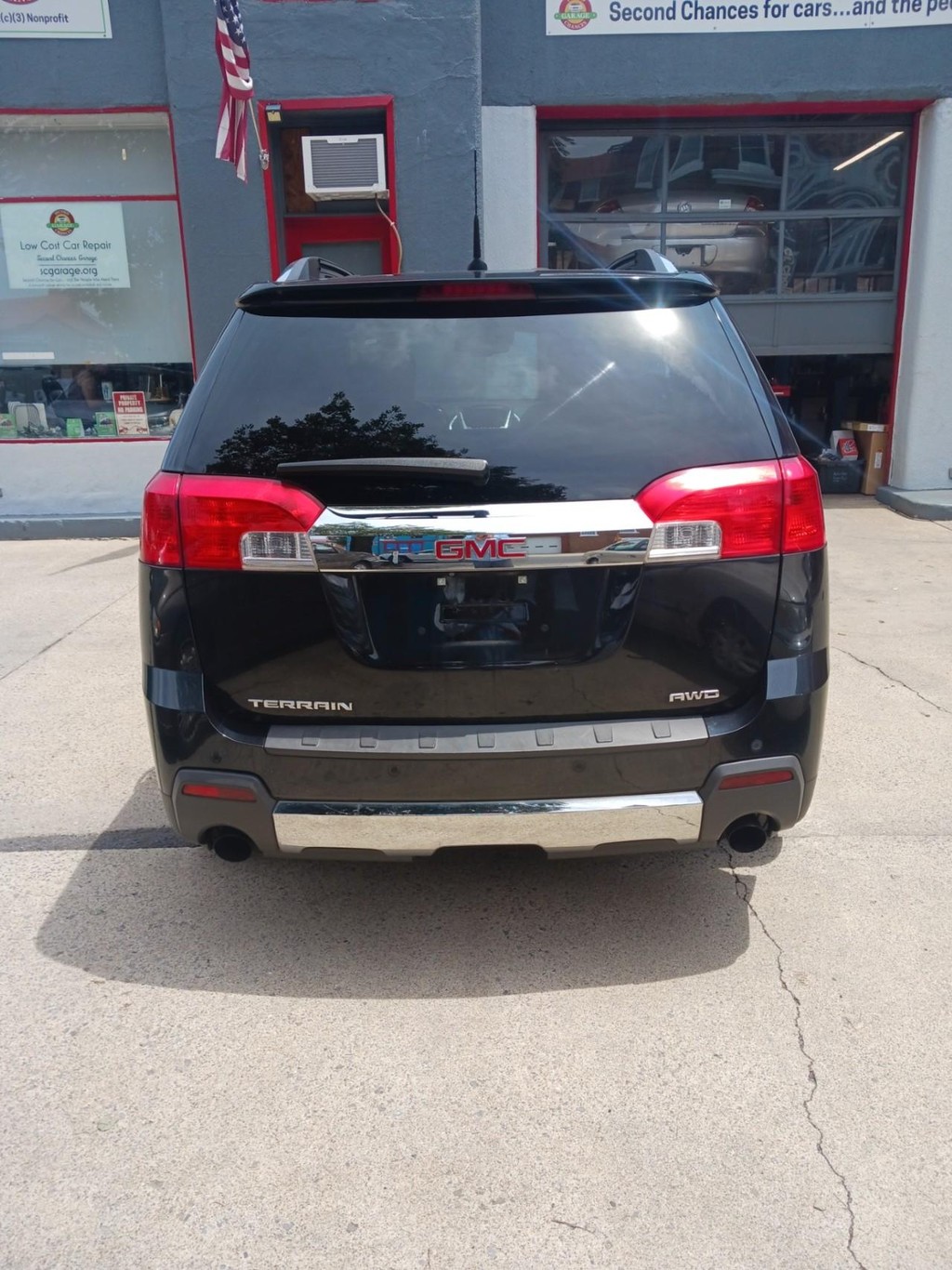 GMC Terrain Vehicle Full-screen Gallery Image 04