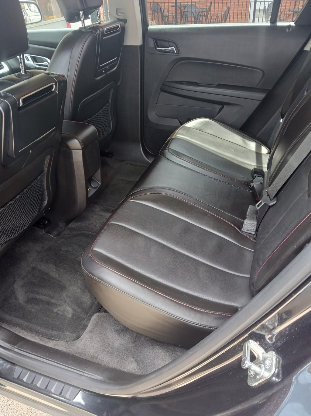 GMC Terrain Vehicle Full-screen Gallery Image 08