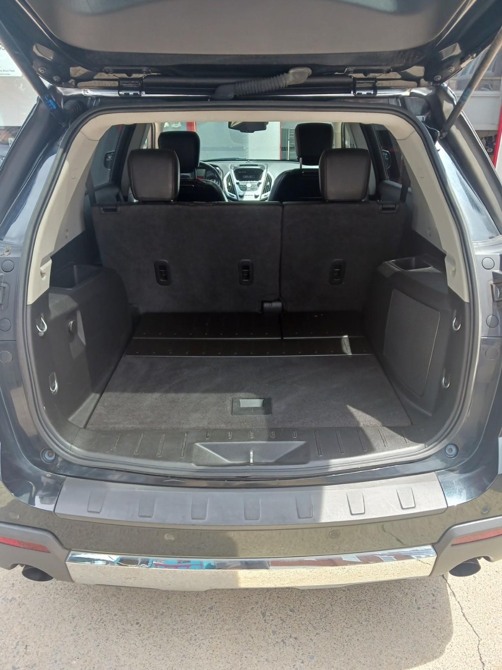 GMC Terrain Vehicle Full-screen Gallery Image 09