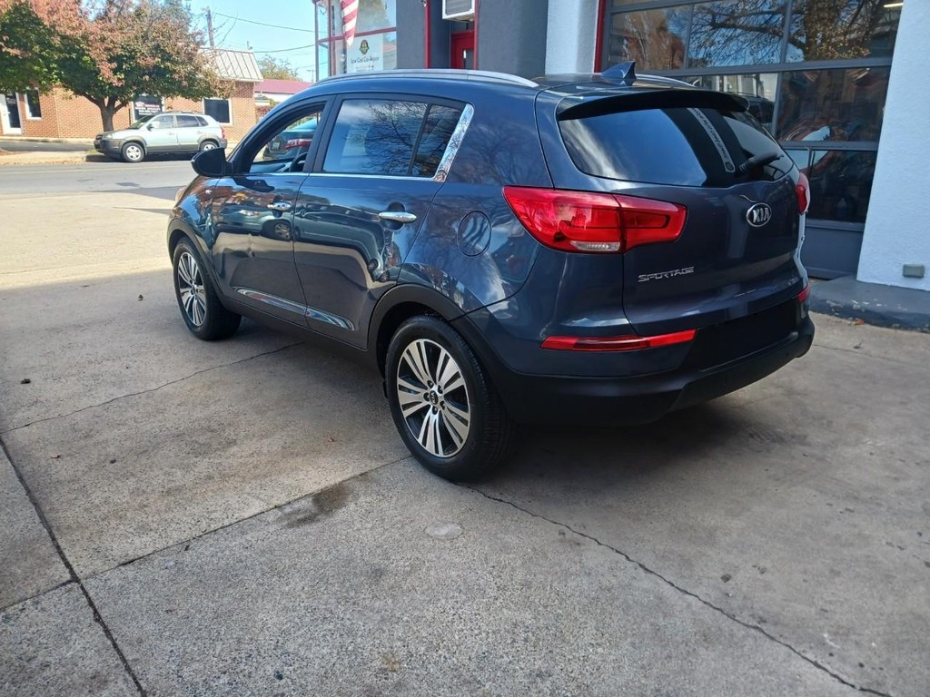 Kia Sportage Vehicle Full-screen Gallery Image 03