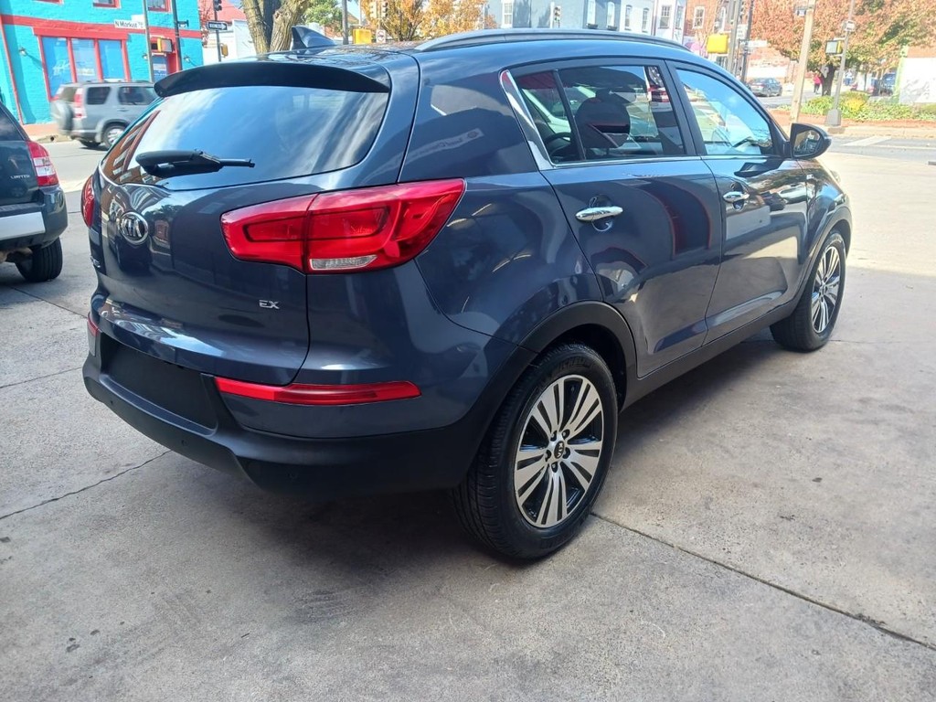 Kia Sportage Vehicle Full-screen Gallery Image 04