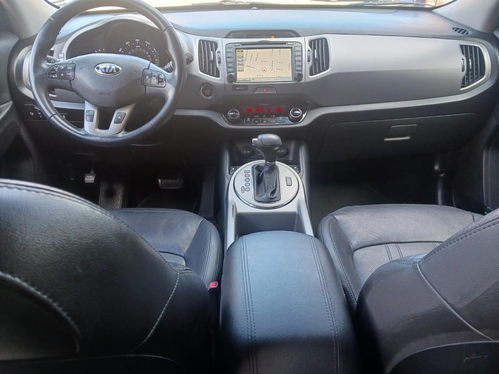 Kia Sportage Vehicle Full-screen Gallery Image 06