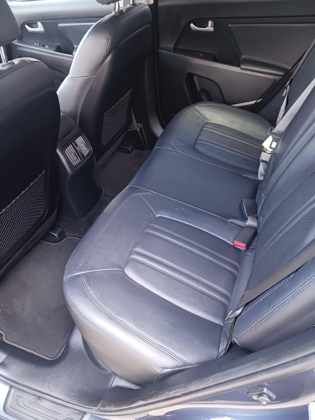 Kia Sportage Vehicle Full-screen Gallery Image 08