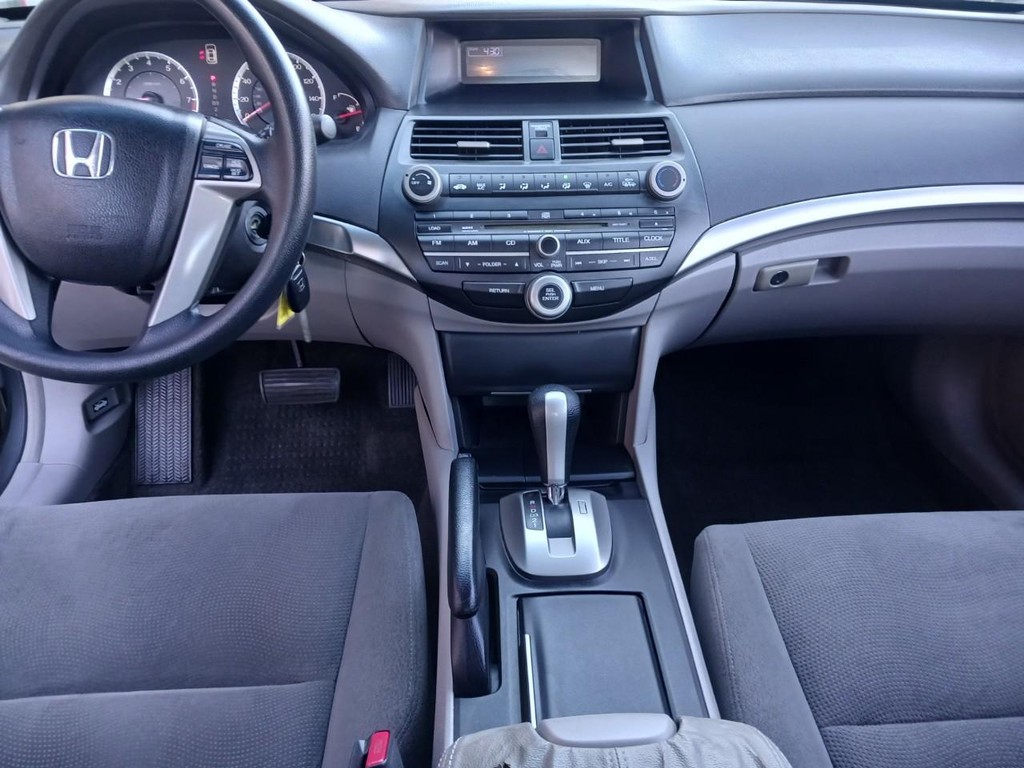 Honda Accord Sedan Vehicle Full-screen Gallery Image 05